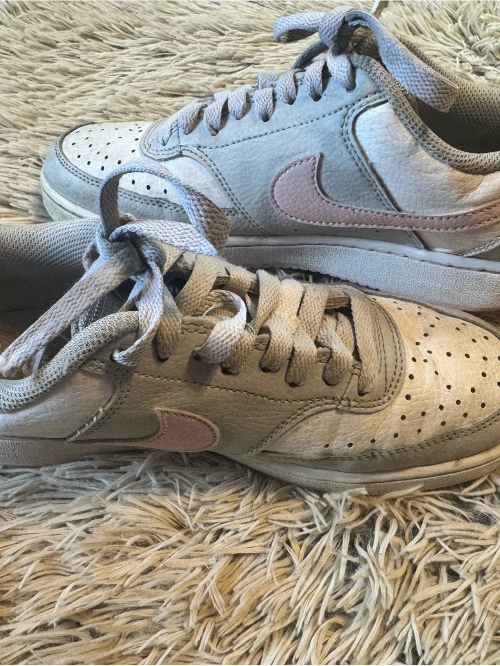 Nike Women's Light Gray and Pink Low-Top Sneakers